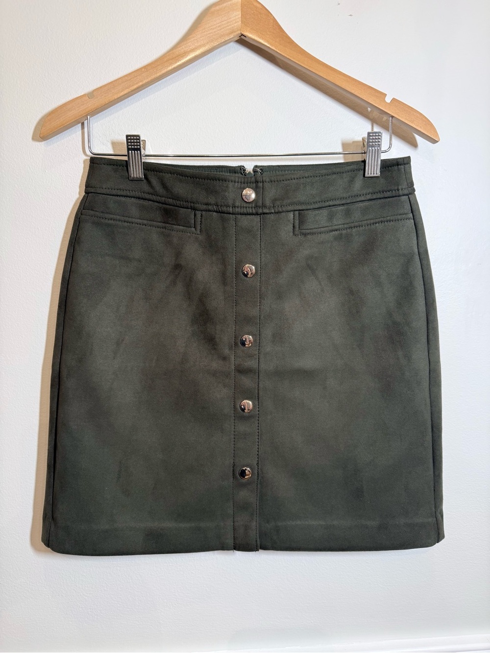 LOFT Olive Green Faux Suede Button-Front Mini Skirt Modern Retro 70’s Preppy 2
